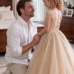 My 8-year-old daughter texted me: ‘Dad, come to my room. Just you.’ I thought she just needed help adjusting her recital dress, but what she showed me right before stepping onto the piano stage made me question everyone I had ever trusted with her life.